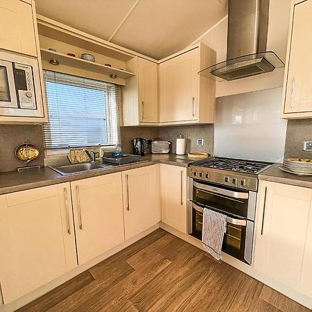 Wonderful 6 Berth Caravan For Hire By A Stunning Norfolk Beach Ref 19006Sd Scratby Exterior foto